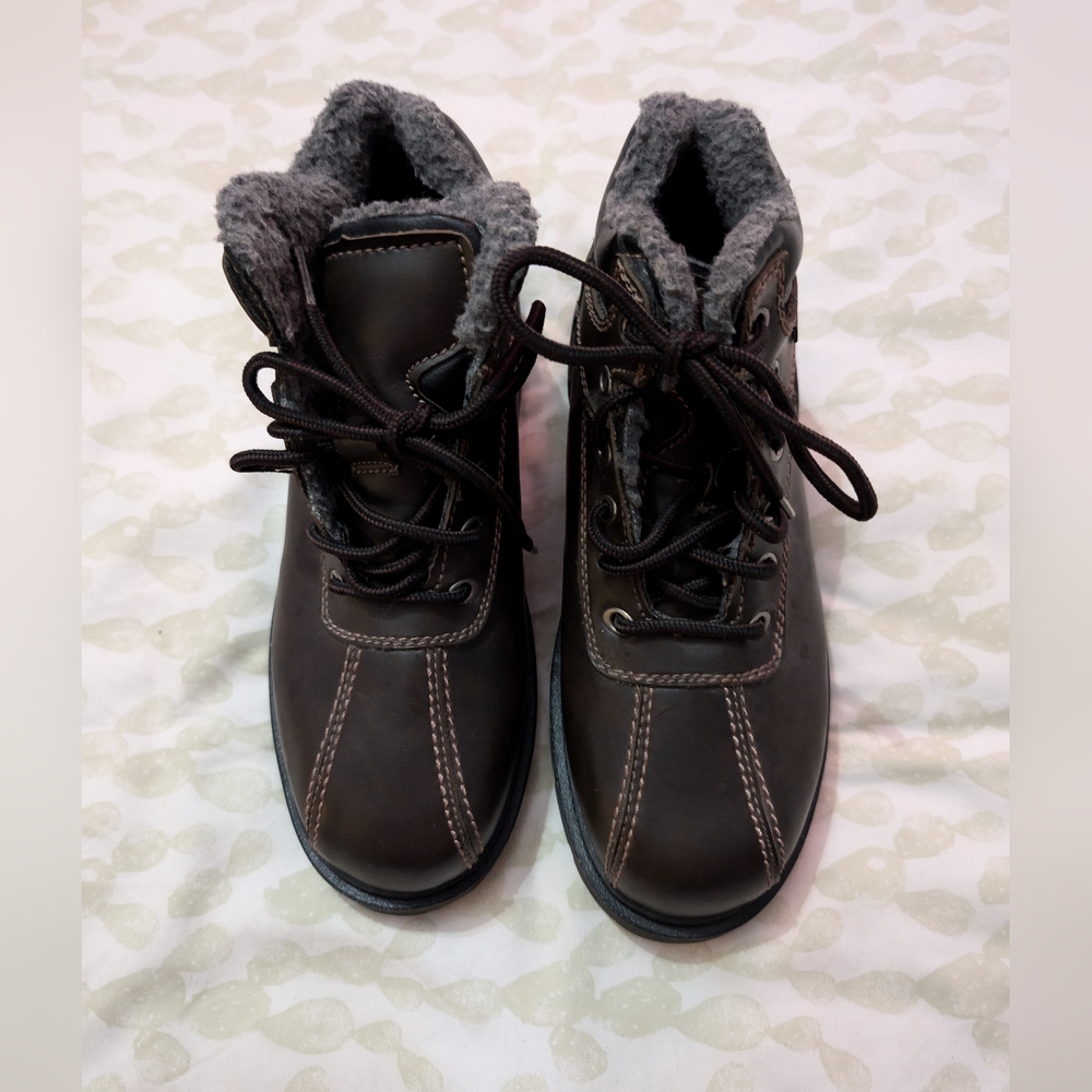 Men's rugged outback boots